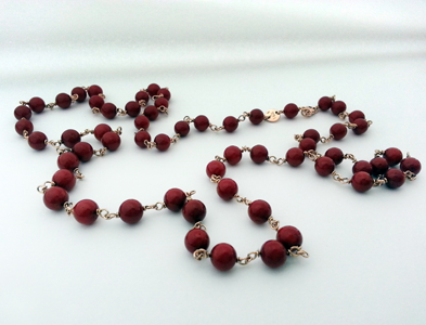 Collana in corallo rosso incatenata con oro rosa